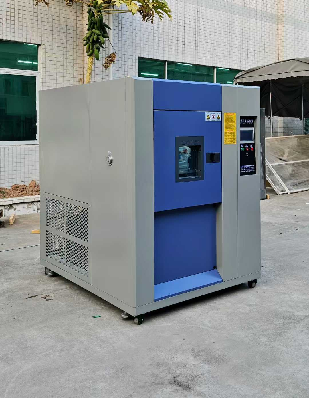 150L三箱式冷熱沖擊試驗(yàn)箱送貨深圳客戶